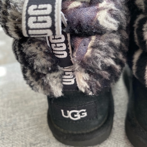 Uggs Fluff Mini Zebra Ugg Winter Boot in black and white size 12 - Picture 9 of 12